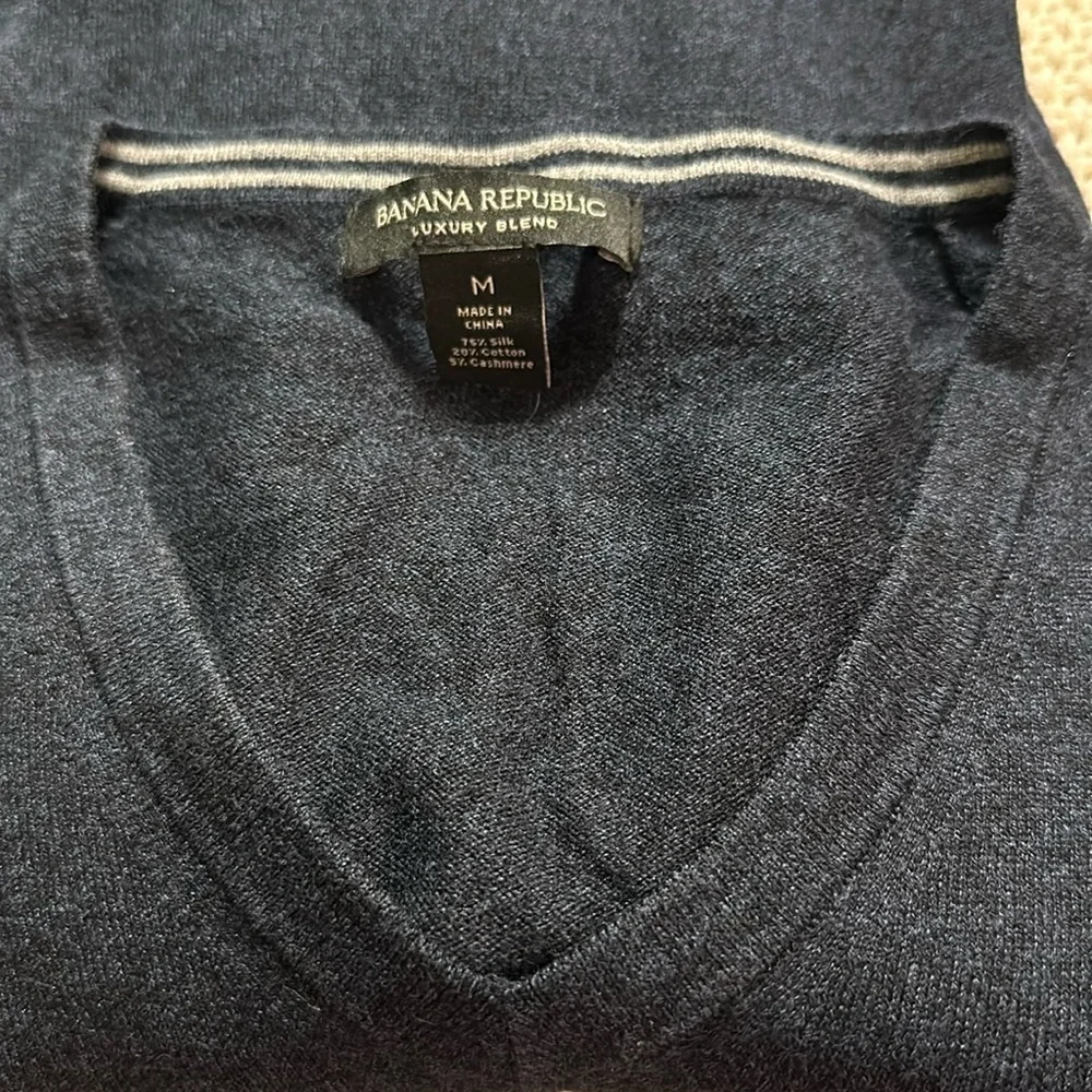 Banana Republic Navy V-neck Luxury silk cotton cashmere blend size M